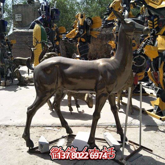 精美雕塑鹿，點(diǎn)綴園林景觀，增添藝術(shù)氣息