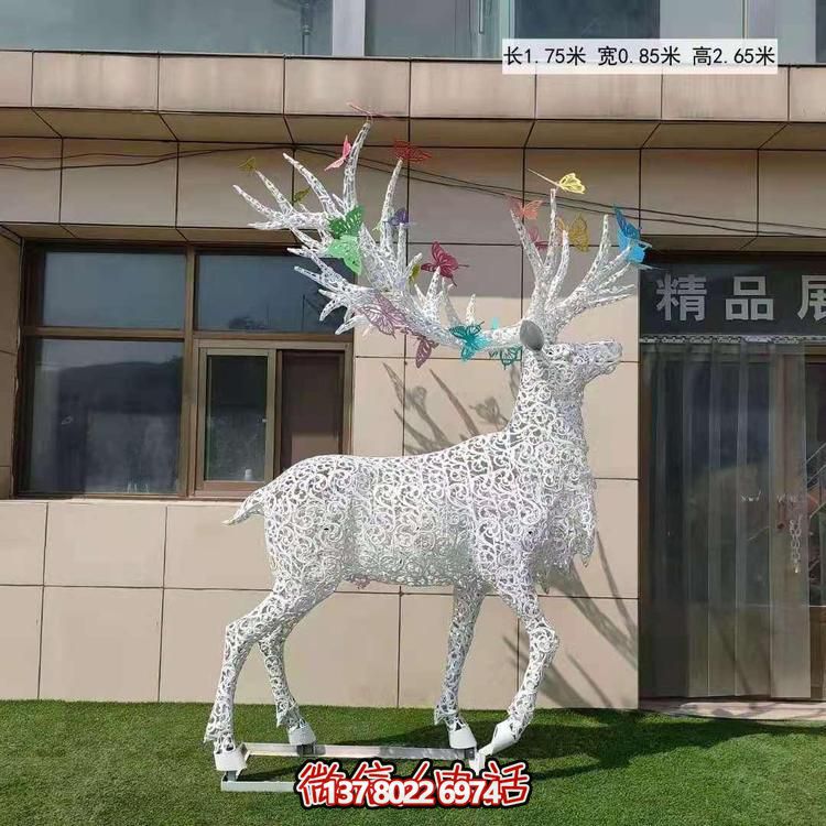 不銹鋼鹿角鏤空梅花亮化雕塑，為景觀廣場擺放