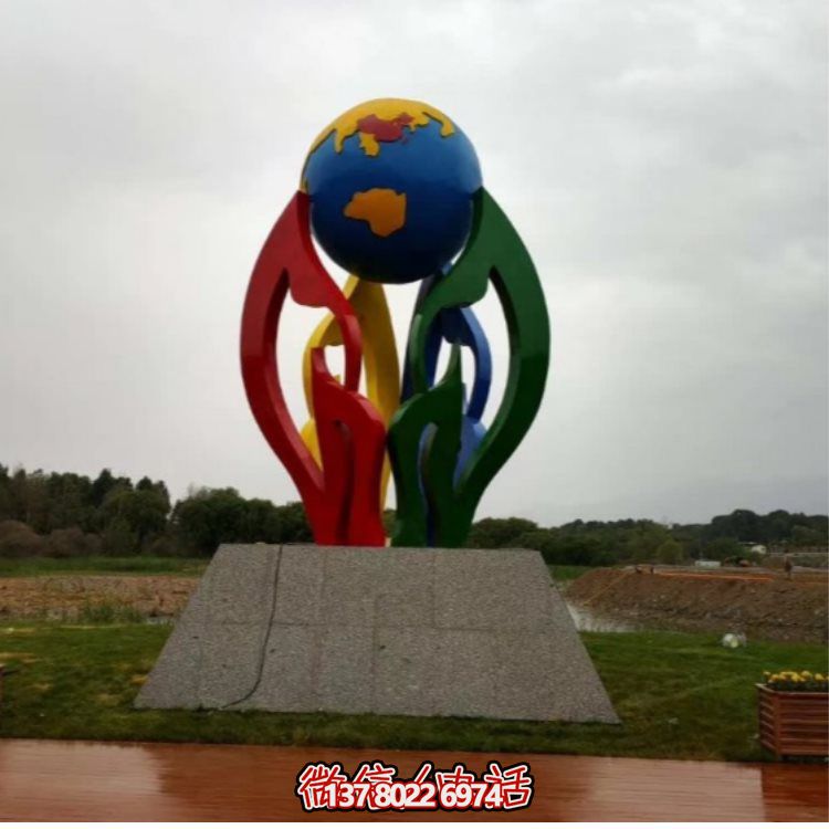 大型不銹鋼彩繪噴漆雕塑，為景區(qū)景觀(guān)廣場(chǎng)增色