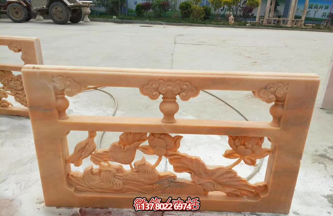 紅色浮雕護(hù)欄，點(diǎn)綴陽臺(tái)庭院裝飾