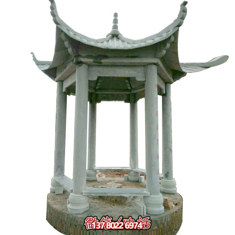 山頂簡(jiǎn)易涼亭，讓您輕松觀賞美景