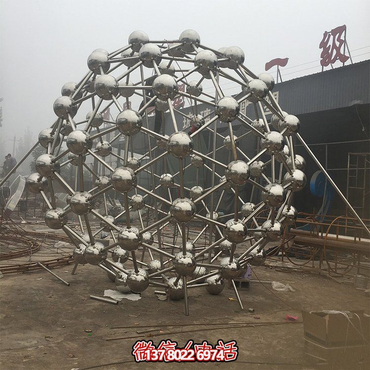 不銹鋼鏤空雕塑，為戶(hù)外景觀增添獨(dú)特色彩