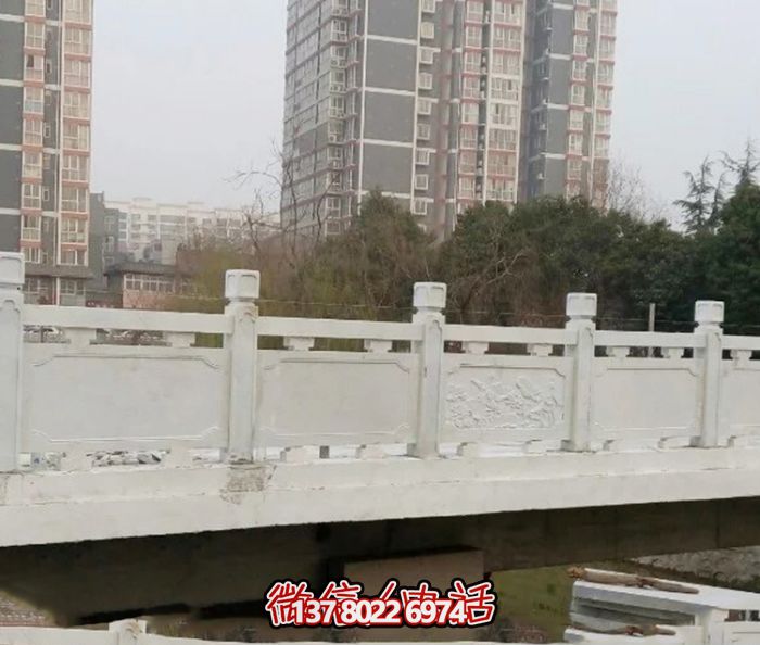 漢白玉鑲嵌欄桿，雕塑點綴美麗小區(qū)公園