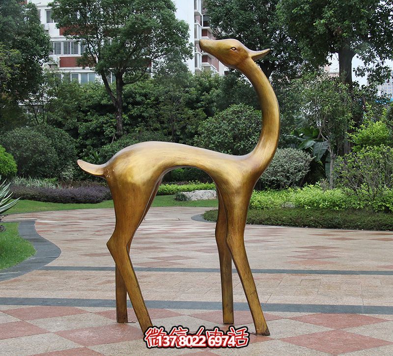 “不銹鋼梅花鹿雕塑，為公園增添藝術(shù)氣息”