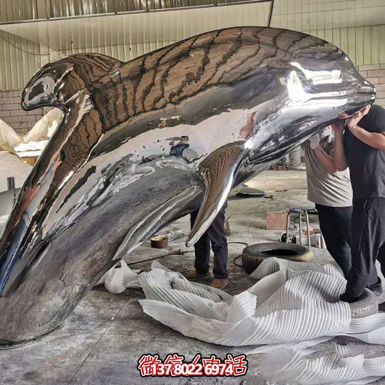 大型抽象鏡面不銹鋼鯨魚，展現(xiàn)室外精彩生活